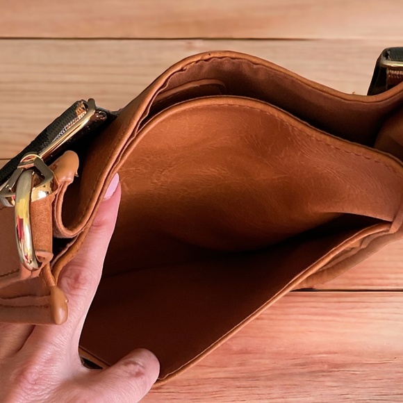 ADORNED LEATHER MESSENGER CROSSBODY with Cheetah Removable Guitar Strap in Tan - Picture 4 of 5